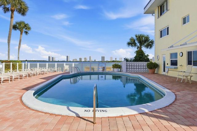 100 Doolen Court 203, North Palm Beach, FL 33408