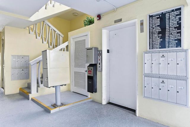 100 Doolen Court 203, North Palm Beach, FL 33408