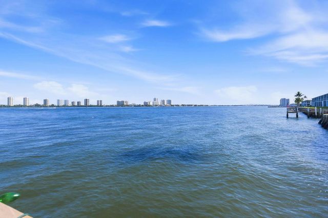 100 Doolen Court 203, North Palm Beach, FL 33408