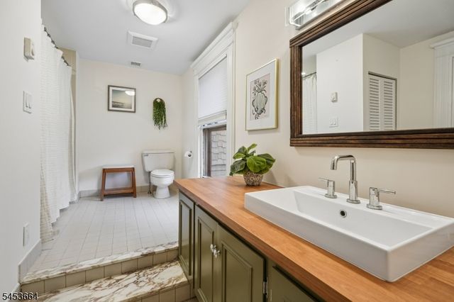 6 Edgehill Rd, West Orange Twp., NJ 07052
