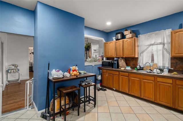 394 Blackstone Street, Providence, RI 02907