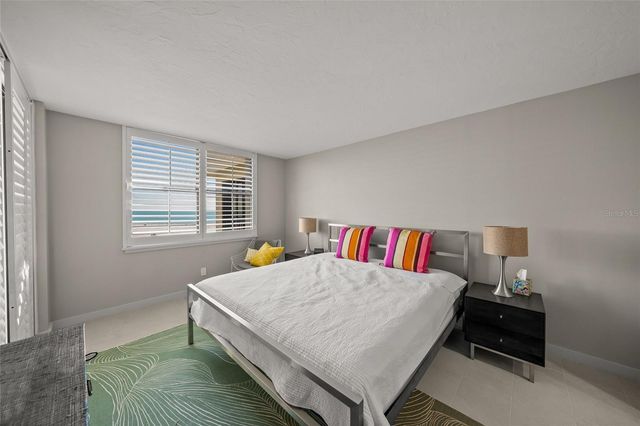 5750 MIDNIGHT PASS ROAD 704E, Sarasota, FL 34242