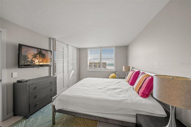 5750 MIDNIGHT PASS ROAD 704E, Sarasota, FL 34242