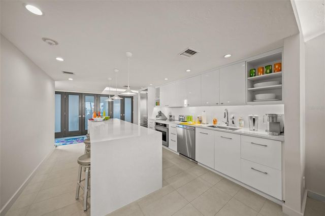 5750 MIDNIGHT PASS ROAD 704E, Sarasota, FL 34242