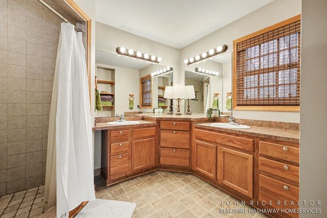 10690 Bennett Street SE, Lowell, MI 49331
