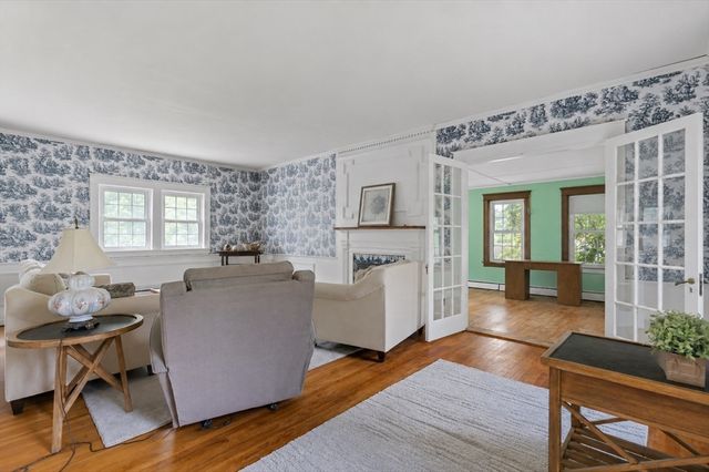 306 Pleasant St, Leicester, MA 01524