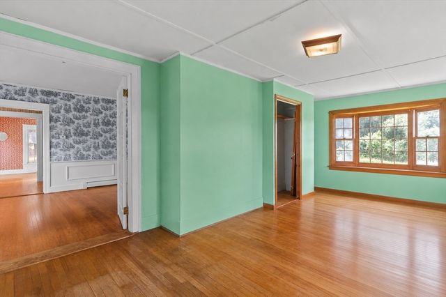 306 Pleasant St, Leicester, MA 01524