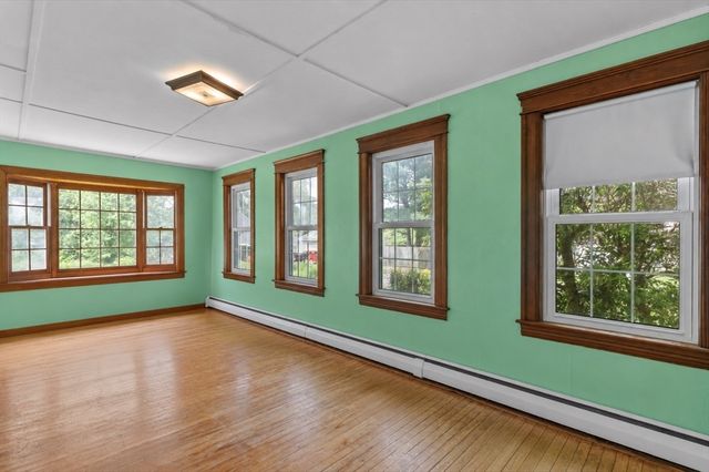 306 Pleasant St, Leicester, MA 01524