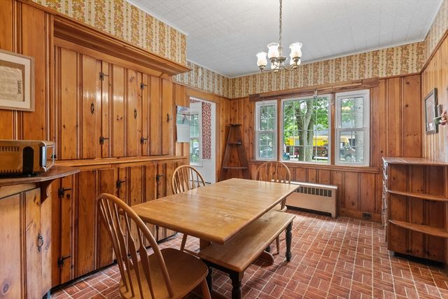 306 Pleasant St, Leicester, MA 01524