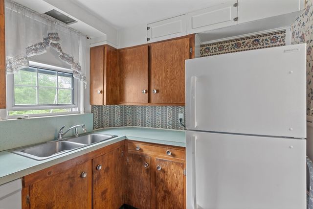 306 Pleasant St, Leicester, MA 01524