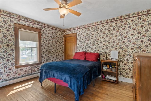306 Pleasant St, Leicester, MA 01524