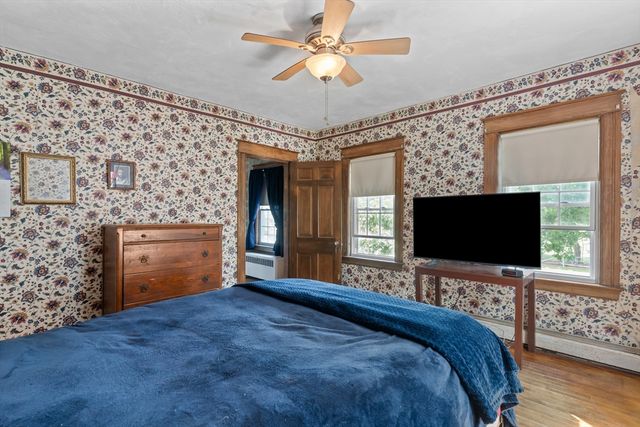 306 Pleasant St, Leicester, MA 01524