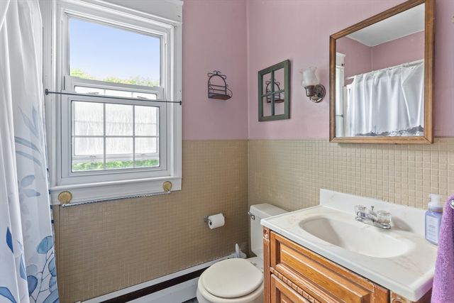306 Pleasant St, Leicester, MA 01524