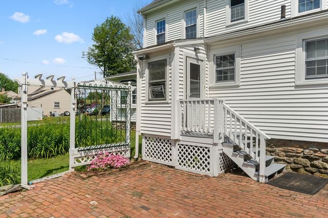 306 Pleasant St, Leicester, MA 01524