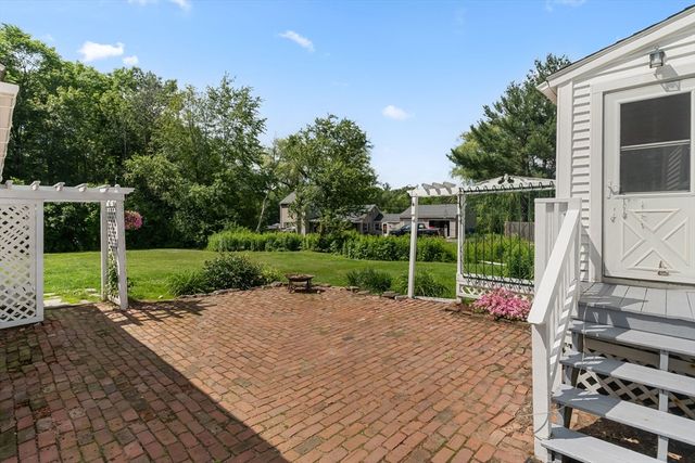 306 Pleasant St, Leicester, MA 01524