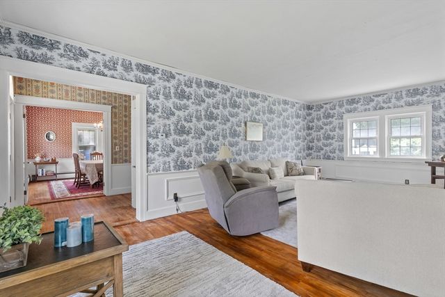 306 Pleasant St, Leicester, MA 01524