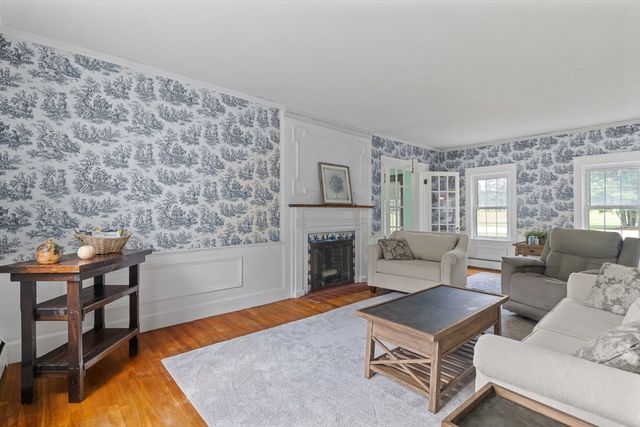 306 Pleasant St, Leicester, MA 01524