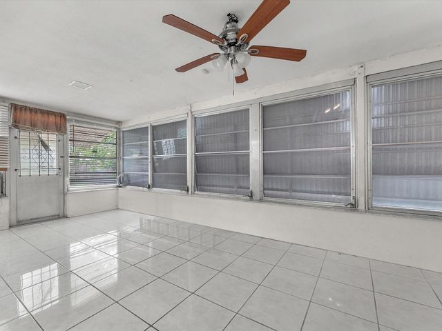 4270 NW 49th Ave, Lauderdale Lakes, FL 33319