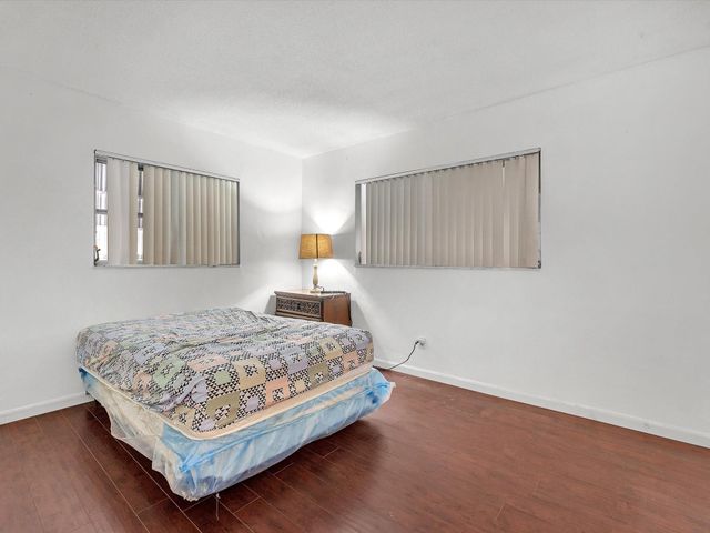 4270 NW 49th Ave, Lauderdale Lakes, FL 33319