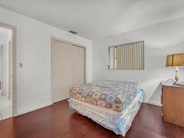 4270 NW 49th Ave, Lauderdale Lakes, FL 33319