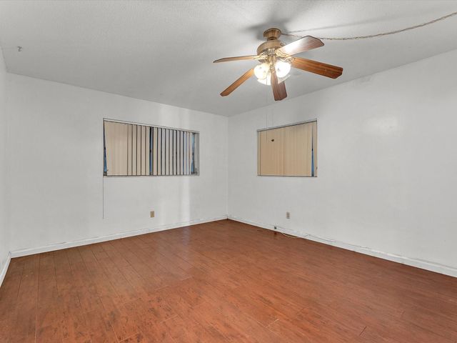 4270 NW 49th Ave, Lauderdale Lakes, FL 33319
