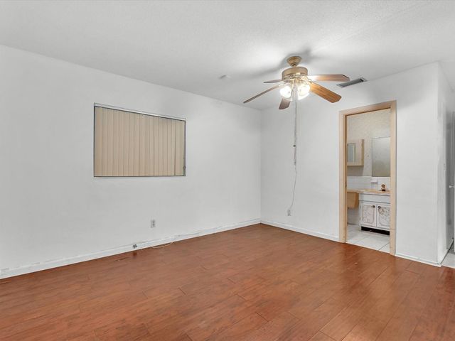 4270 NW 49th Ave, Lauderdale Lakes, FL 33319