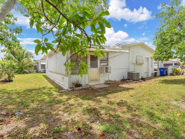 4270 NW 49th Ave, Lauderdale Lakes, FL 33319