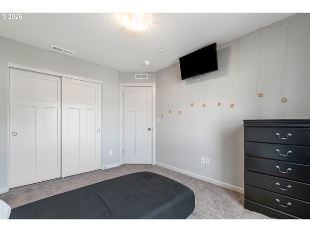 2401 S BROOKSIDE Pl, Ridgefield, WA 98642