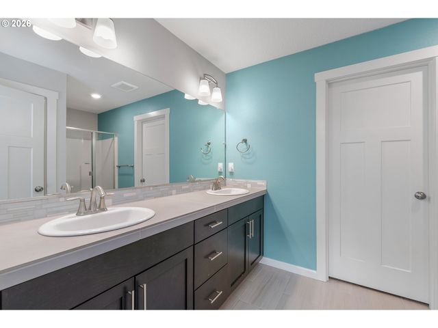 2401 S BROOKSIDE Pl, Ridgefield, WA 98642