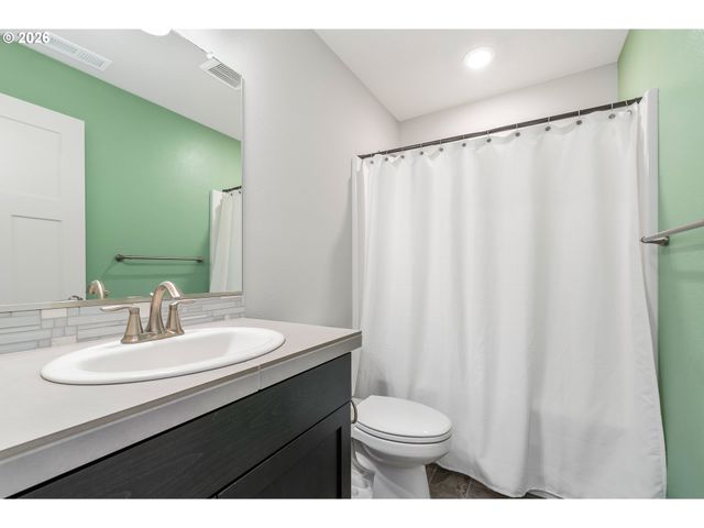 2401 S BROOKSIDE Pl, Ridgefield, WA 98642