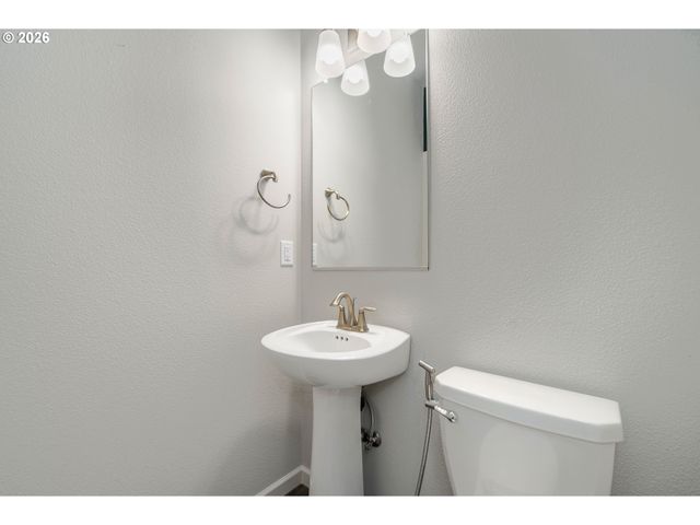 2401 S BROOKSIDE Pl, Ridgefield, WA 98642