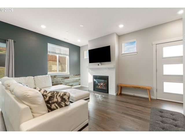 2401 S BROOKSIDE Pl, Ridgefield, WA 98642