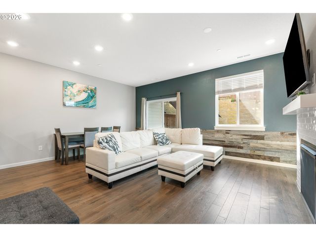 2401 S BROOKSIDE Pl, Ridgefield, WA 98642