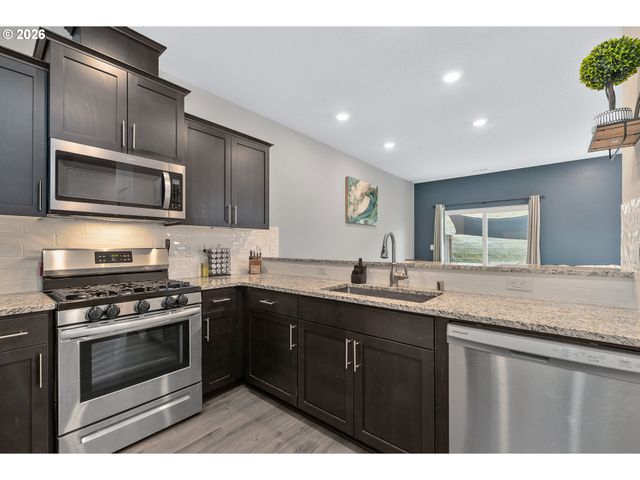2401 S BROOKSIDE Pl, Ridgefield, WA 98642