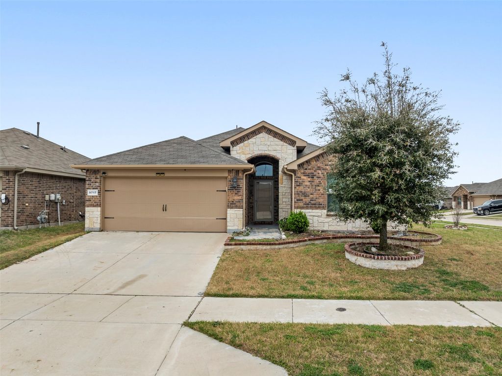 9717 Snowbell Lane, Fort Worth, TX 76036