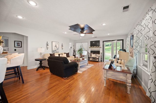 398 Carriage Lane, Jamestown, KY 42629