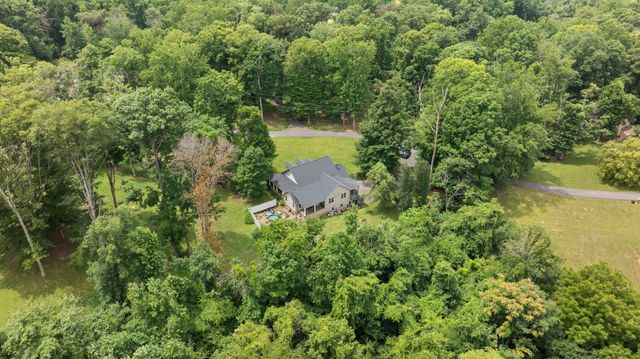 398 Carriage Lane, Jamestown, KY 42629