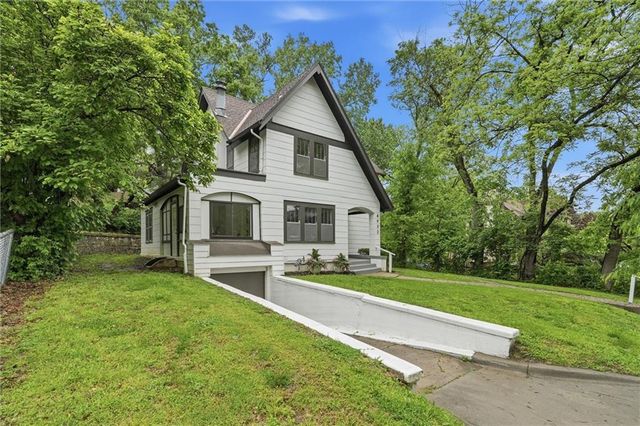 4932 Troostwood Road, Kansas City, MO 64110