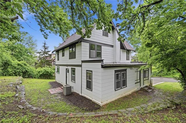 4932 Troostwood Road, Kansas City, MO 64110
