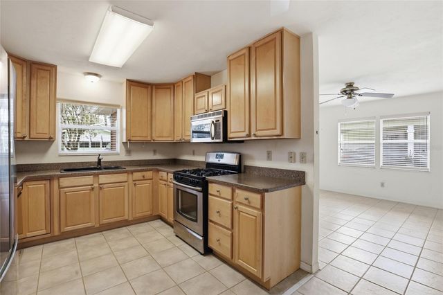 8546 NW 37TH TERRACE, Gainesville, FL 32653