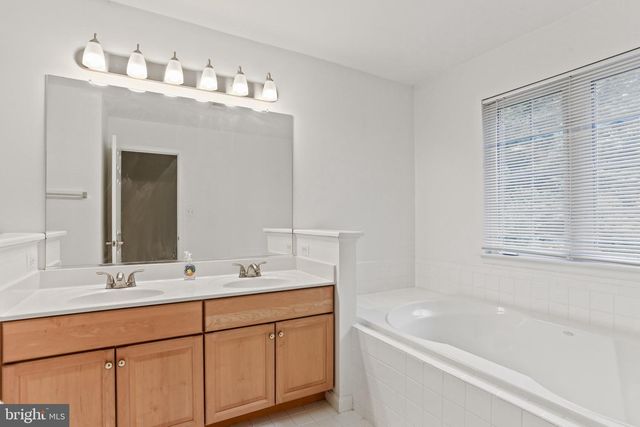20 CASTLE GARDEN CT, Olney, MD 20832