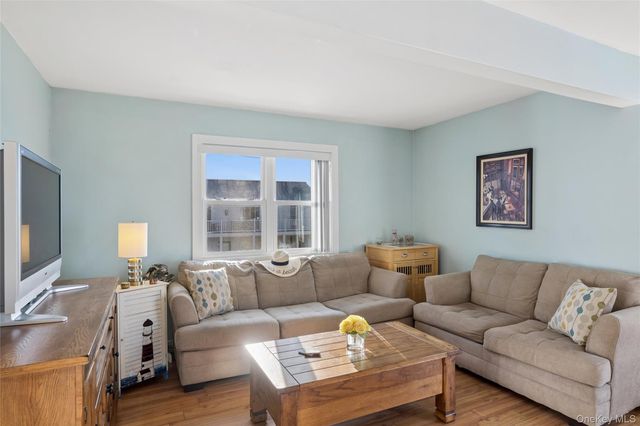 6 Soundview Drive North deck, Montauk, NY 11954