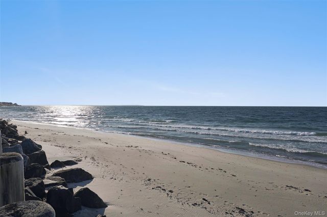 6 Soundview Drive North deck, Montauk, NY 11954