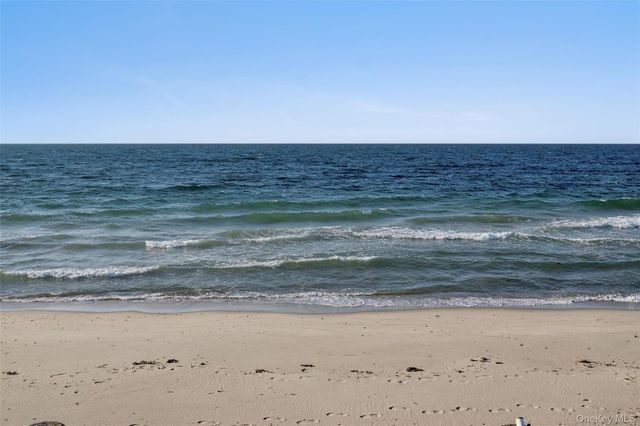 6 Soundview Drive North deck, Montauk, NY 11954