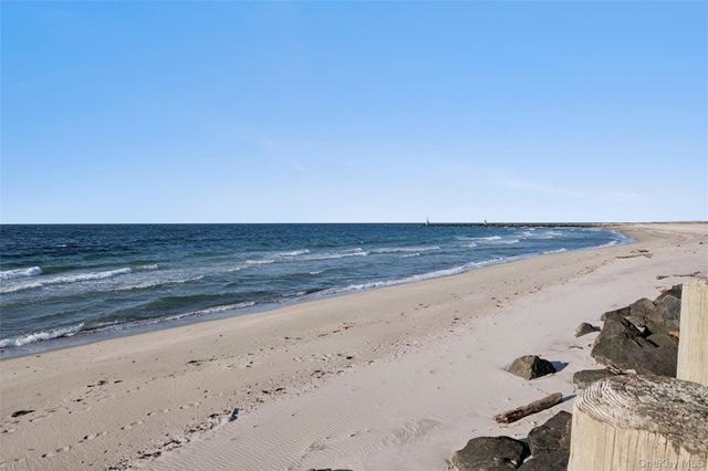 6 Soundview Drive North deck, Montauk, NY 11954