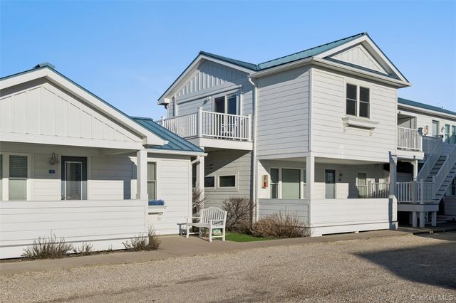 6 Soundview Drive North deck, Montauk, NY 11954