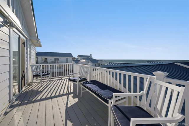 6 Soundview Drive North deck, Montauk, NY 11954