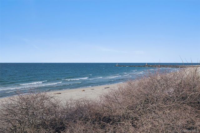 6 Soundview Drive North deck, Montauk, NY 11954