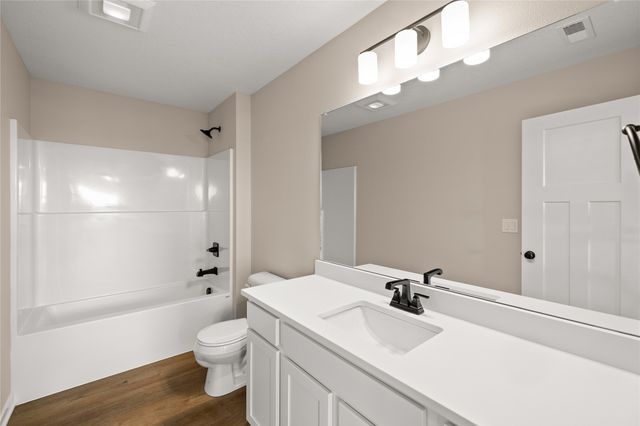 6514 NE Kendall Avenue, Pleasant Hill, IA 50327