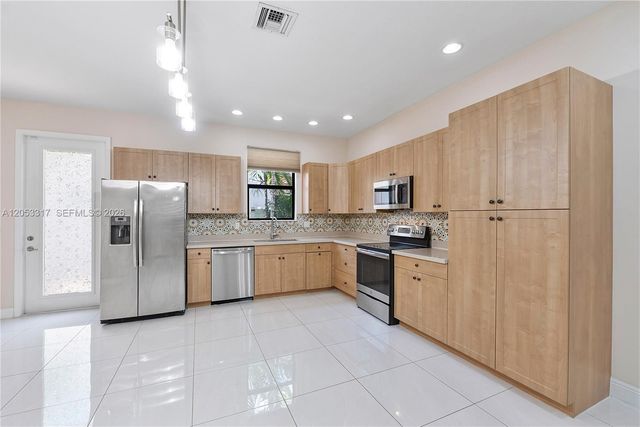 20914 NW 1st Dr, Pembroke Pines, FL 33029